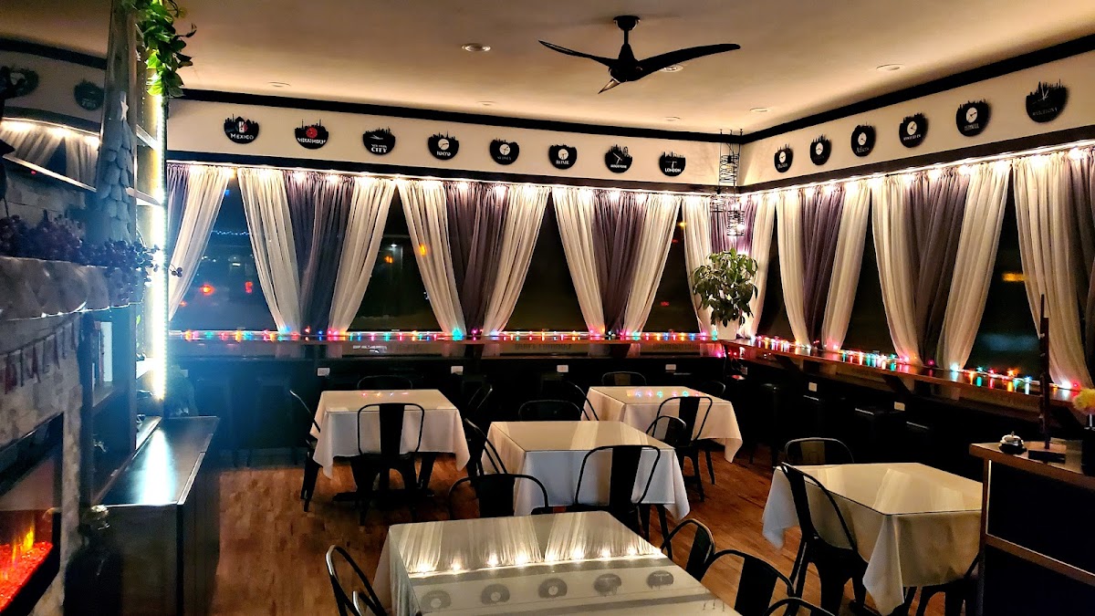 Lola's Int'l Kitchen